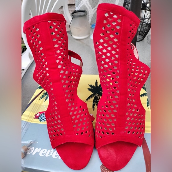Sexy red suede heels size 8 wore probably once - Picture 2 of 3